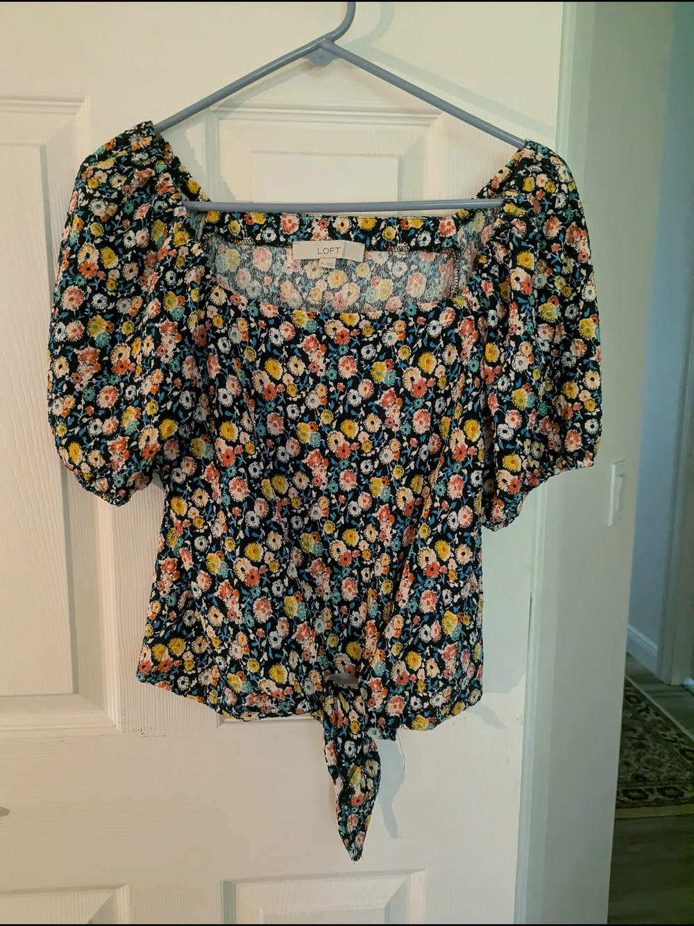 LOFT Floral Tie-Hem Puff Sleeve Top in Navy Multi